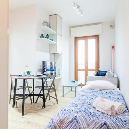 Il Quadrato Blu By Houset Vimercate