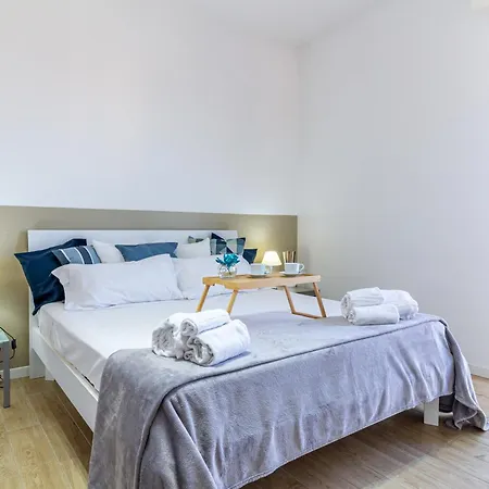 Il Quadrato Blu By Houset Vimercate