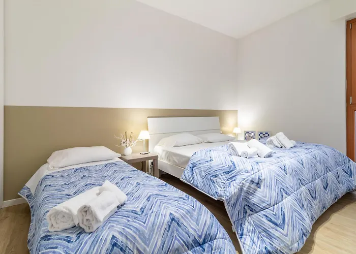 Il Quadrato Blu By Houset Daire *